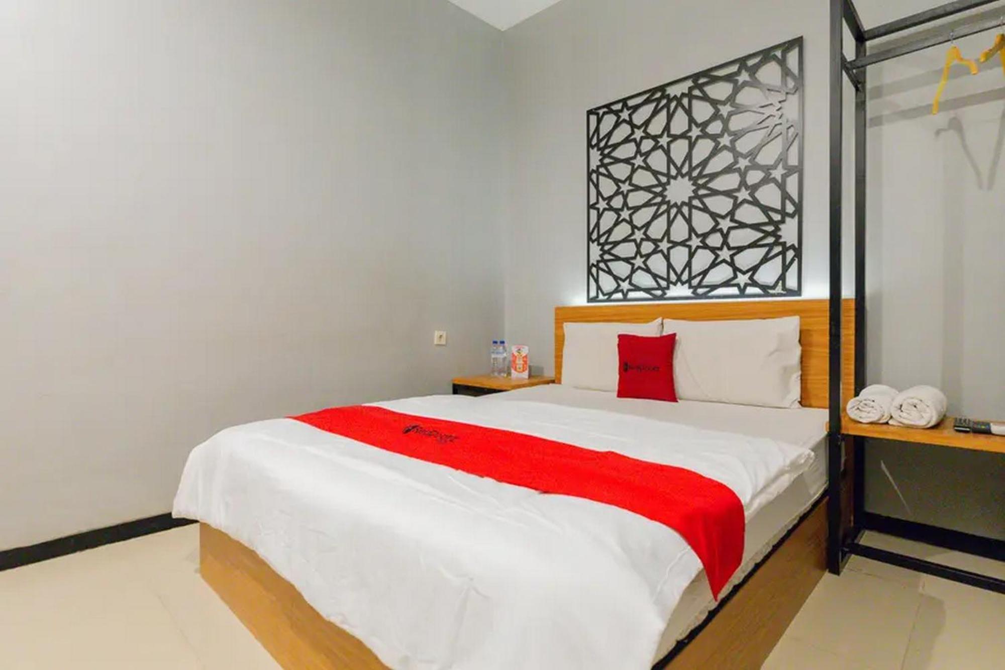 Reddoorz @ Manukan Surabaya Exterior photo